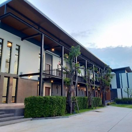 De Vine House Hotel Roi Et Exterior foto