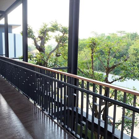 De Vine House Hotel Roi Et Exterior foto