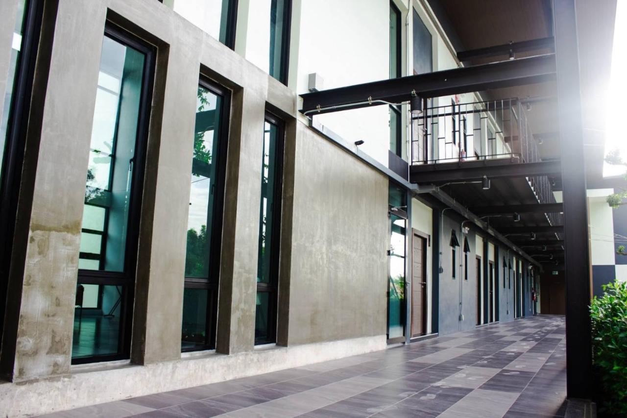 De Vine House Hotel Roi Et Exterior foto